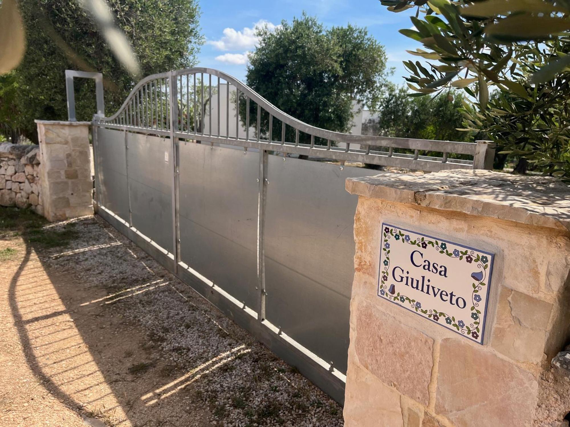 Casa Giuliveto - Charmantes Ferienhaus Mit Privatpool In Olivenhain Ostuni Exterior photo